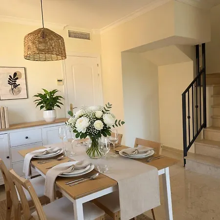 Elviria Panoramic Views Penthouse 마르베야